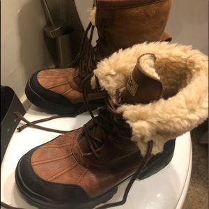 Winter boots by UGG, real leather and sheepskin.